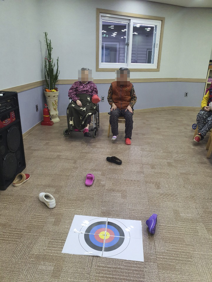 여가프로그램 - 신발 날리기