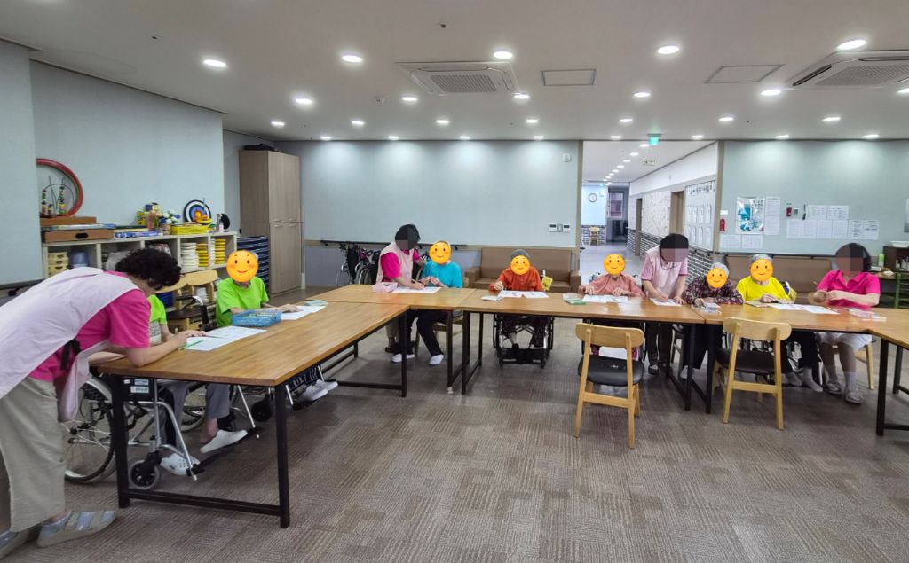 접시꽃이 피었습니다